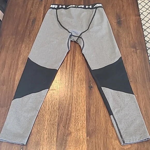 Under Armour YOUTH Boys Compression Pants 3/4 Tights Training  Size Med - Picture 5 of 5
